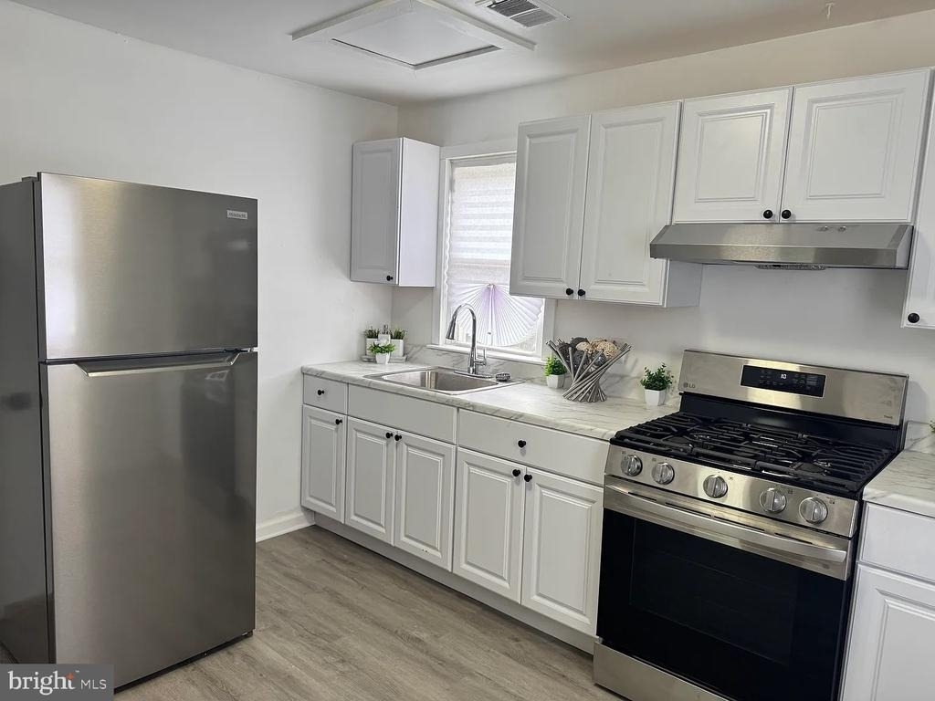 7267 Benedict Avenue - Photo 3