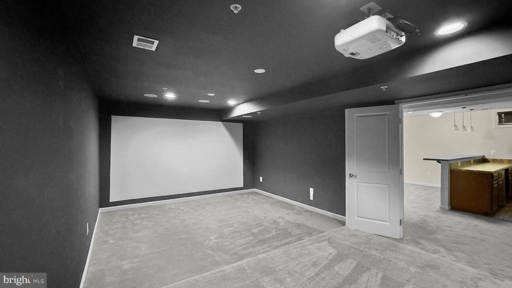 10185 Warfield Street - Photo 17