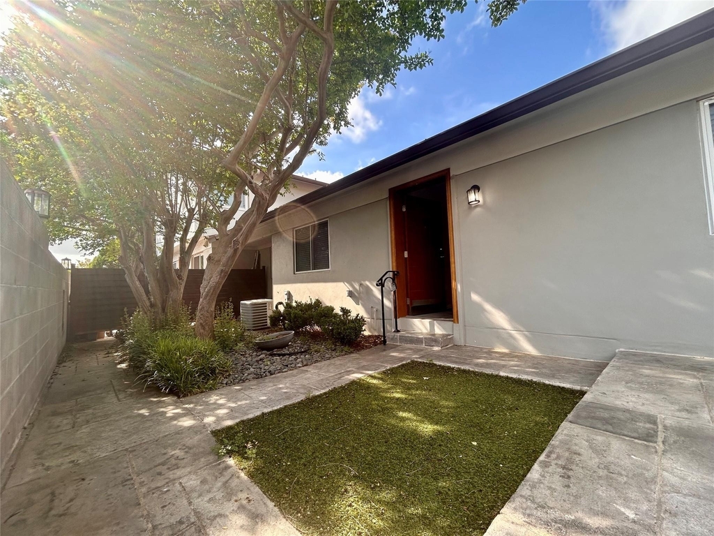 8905 Tronewood Dr - Photo 1