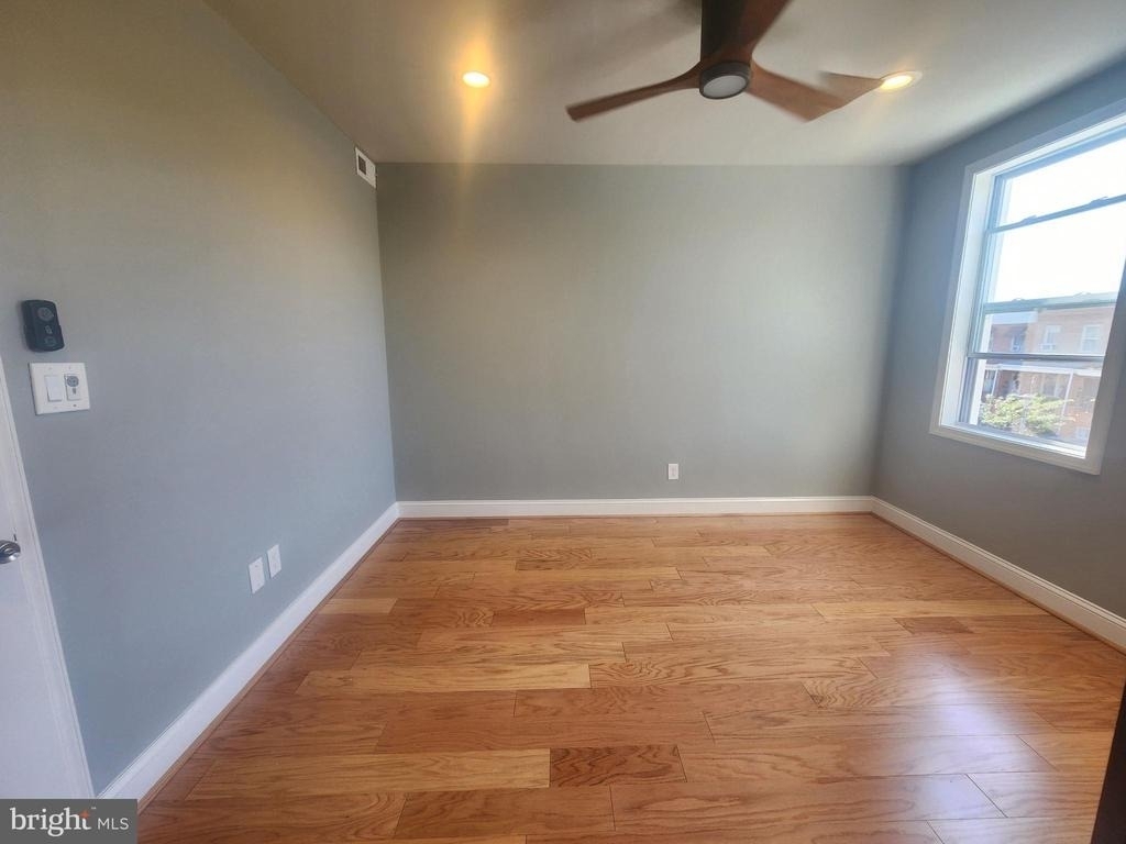 303 Folcroft Street - Photo 2