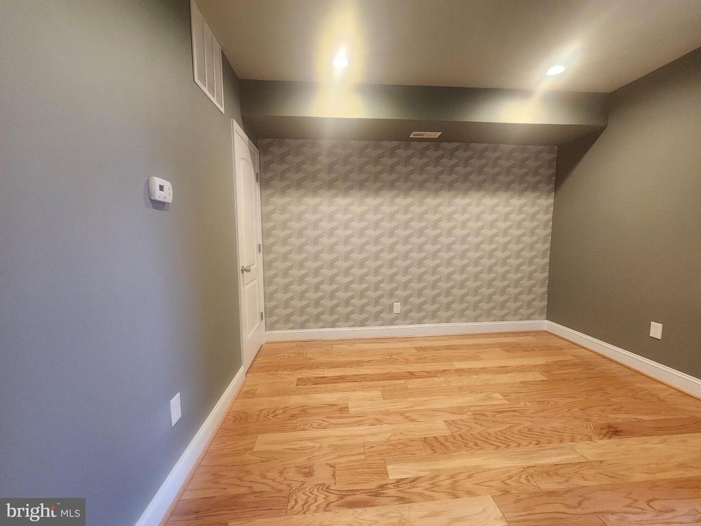 303 Folcroft Street - Photo 1