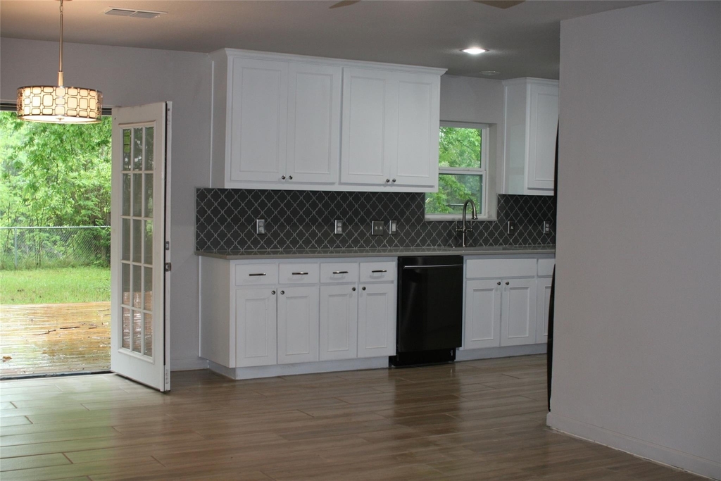 1413 Broadmoor Dr - Photo 6