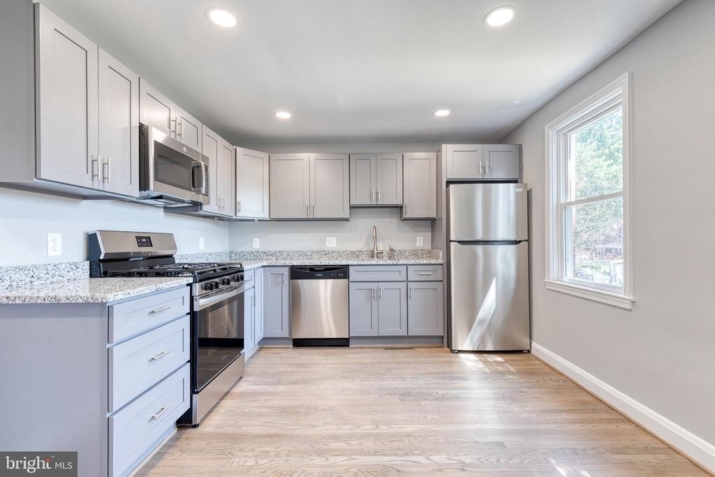 633 Lucia Avenue - Photo 0