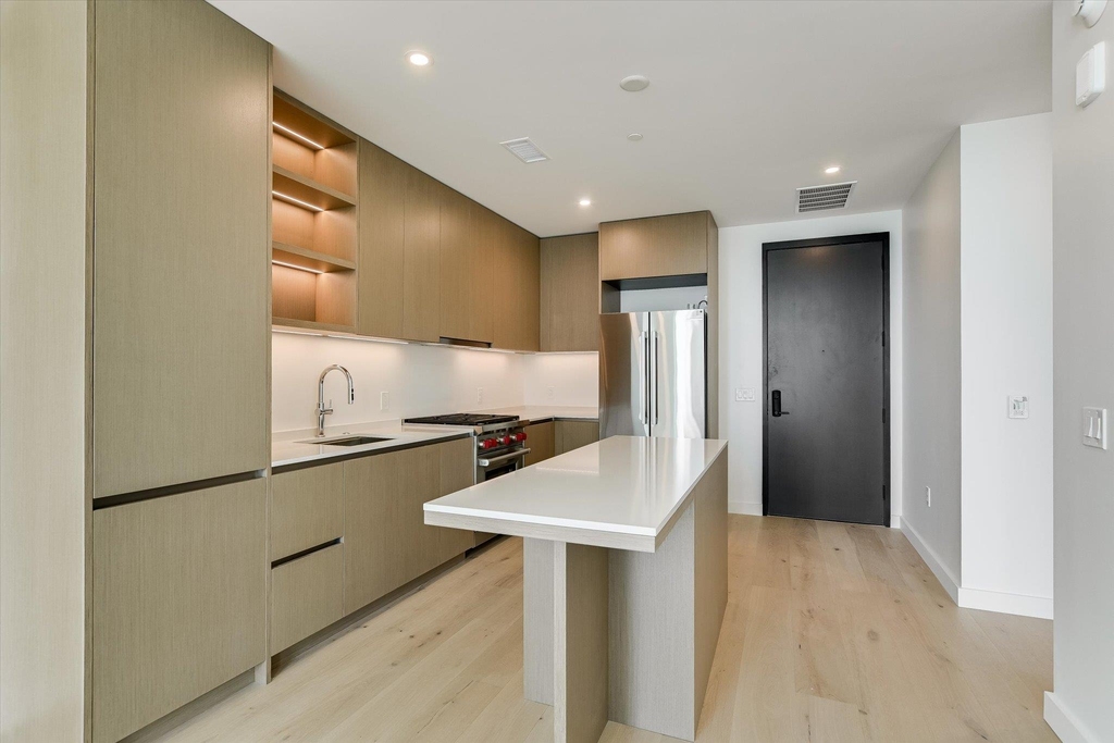 610 Davis St - Photo 1