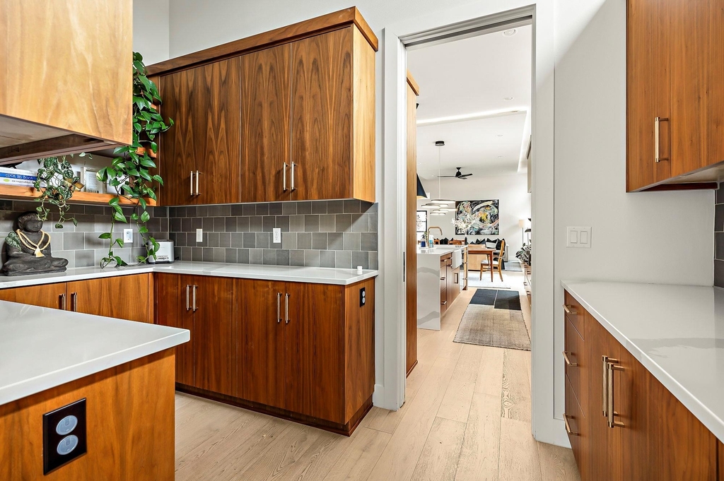 2116 Kenwood Ave - Photo 5