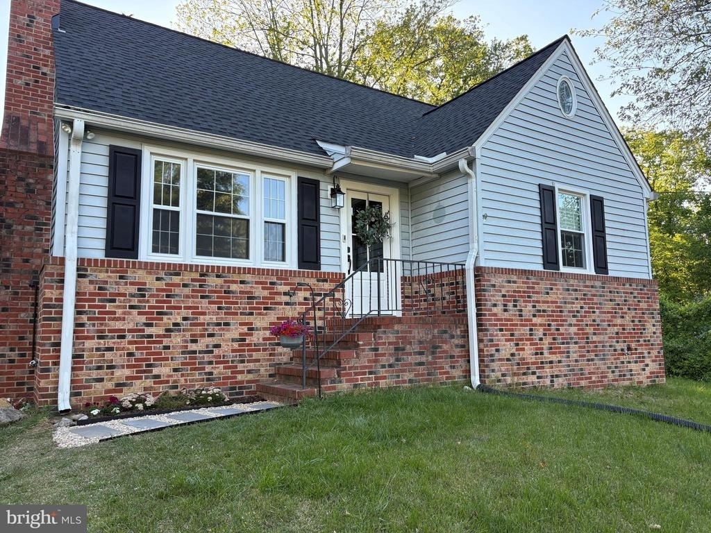 880 Doris Drive - Photo 0