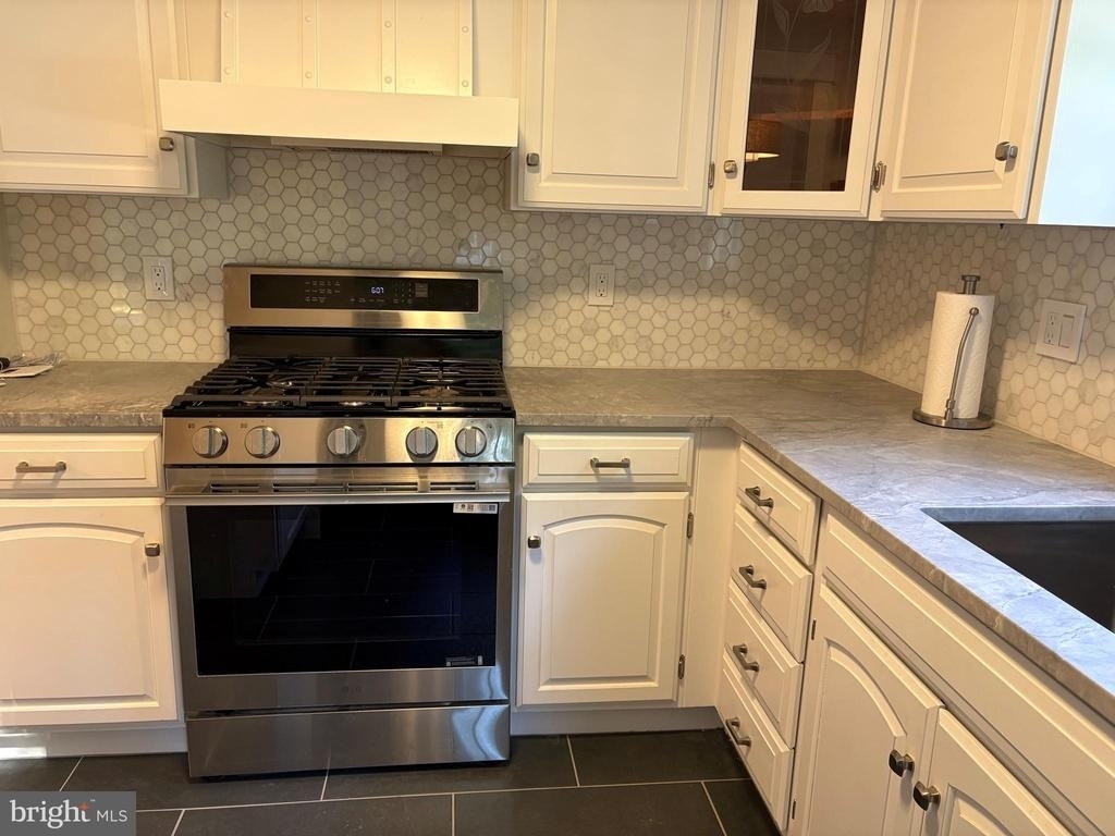 880 Doris Drive - Photo 2