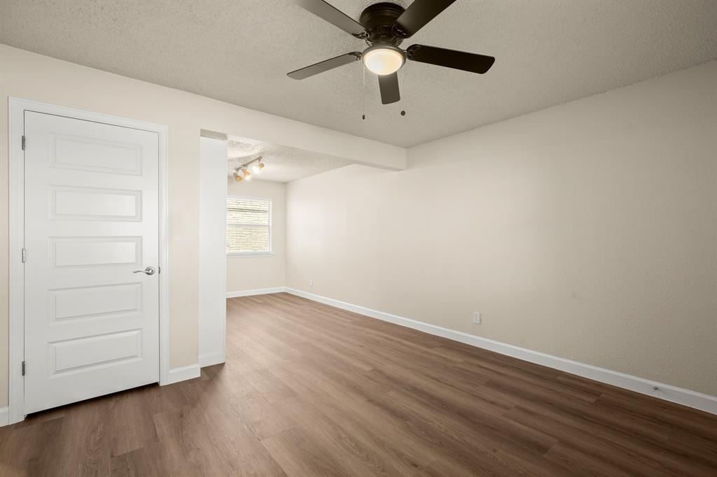 2408 Longview St - Photo 2