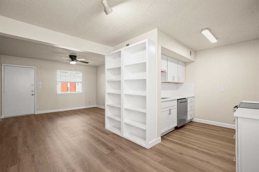 2408 Longview St - Photo 3