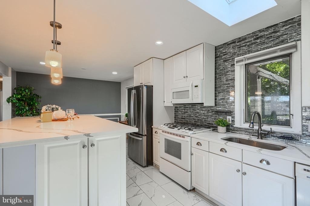 520 White Oak Drive - Photo 1