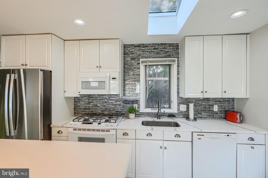 520 White Oak Drive - Photo 4
