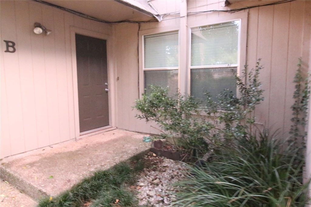 703 Castle Ridge Rd - Photo 1