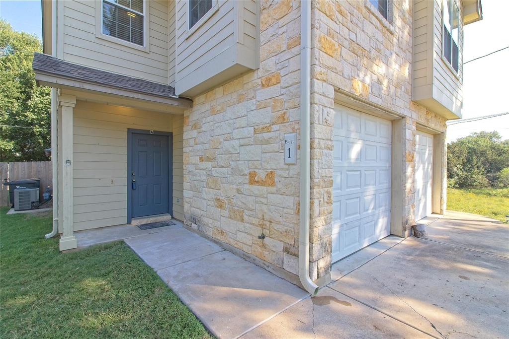 2903 Whisper Oaks Ln - Photo 4