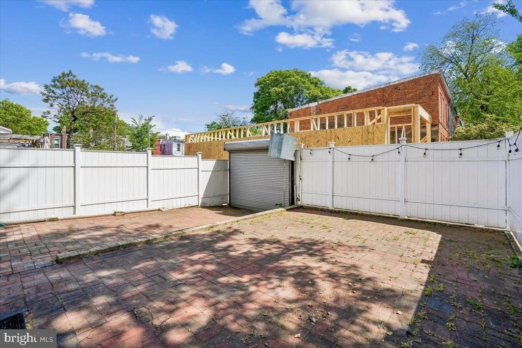 1339 C Street Ne - Photo 20