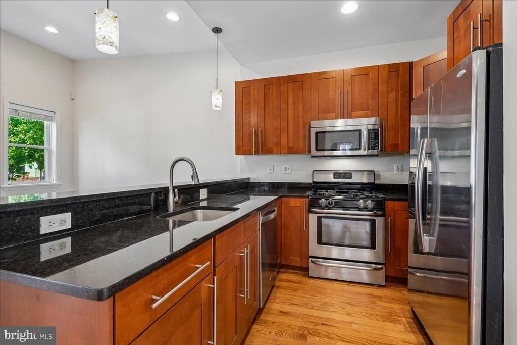 1339 C Street Ne - Photo 9