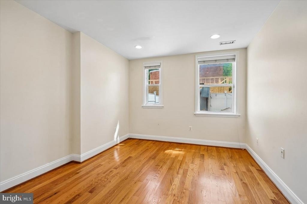 1339 C Street Ne - Photo 13