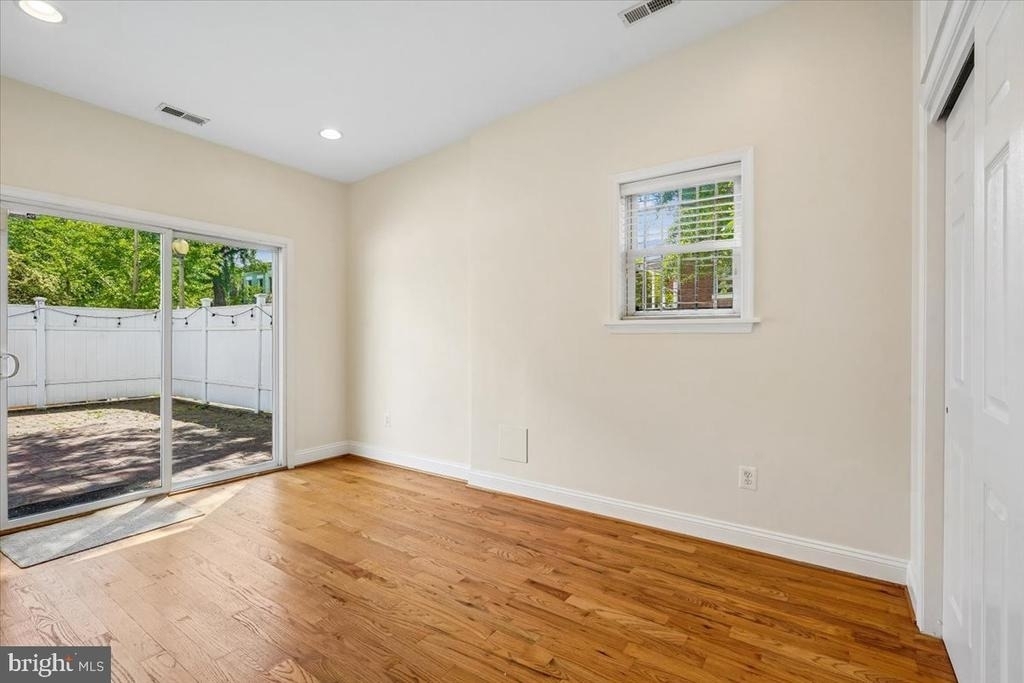 1339 C Street Ne - Photo 17
