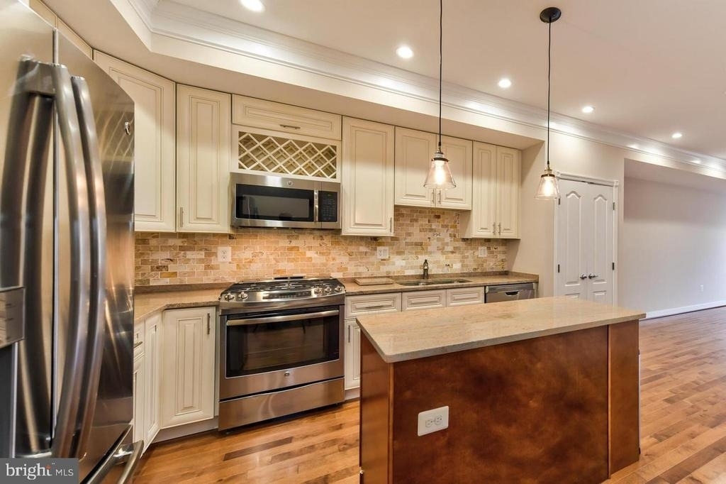 59 R Street Ne - Photo 3