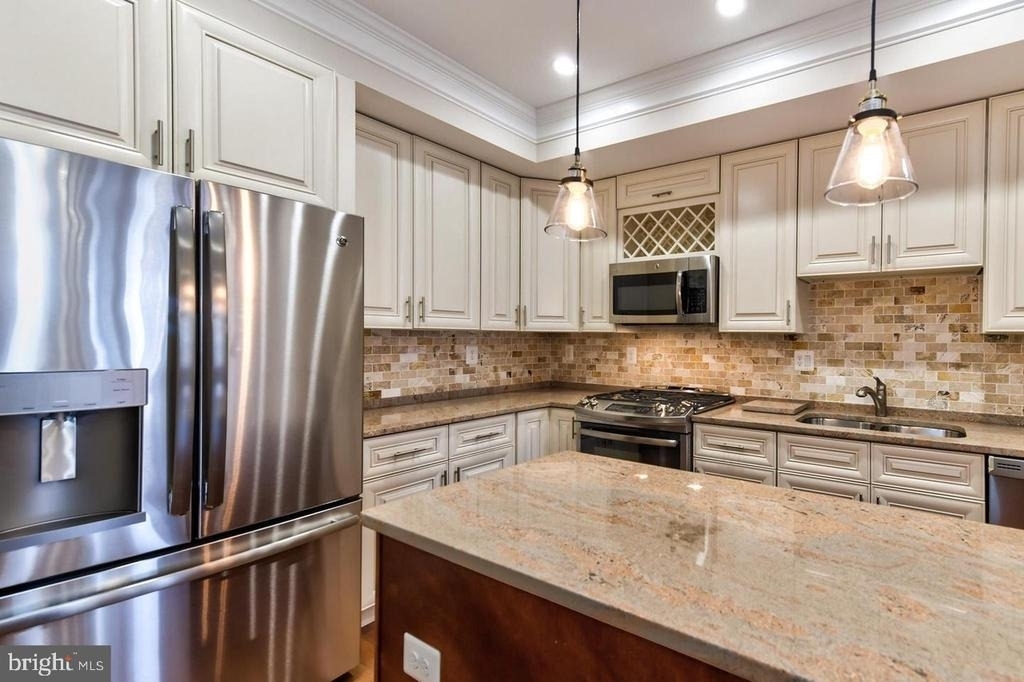 59 R Street Ne - Photo 4