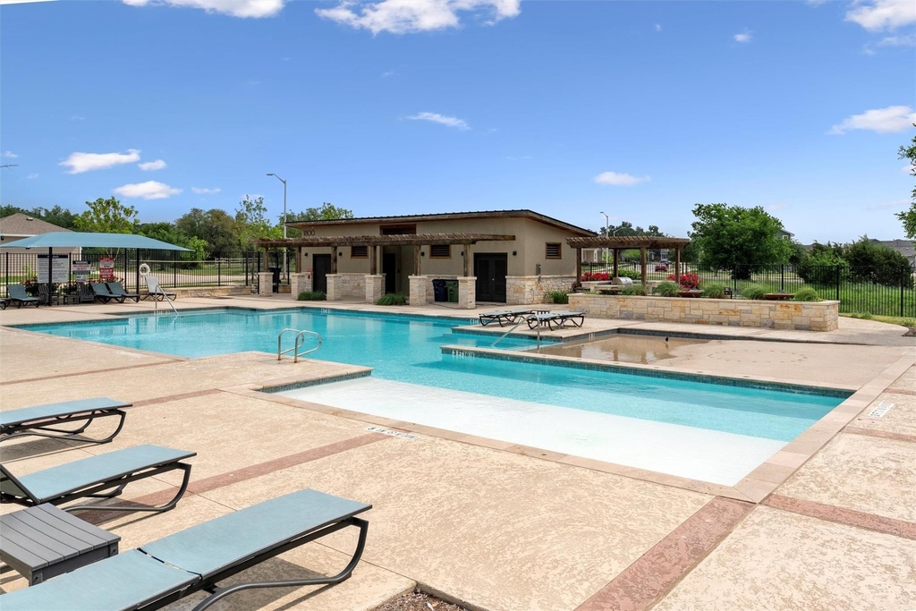 1805 Artesian Springs Xing - Photo 34