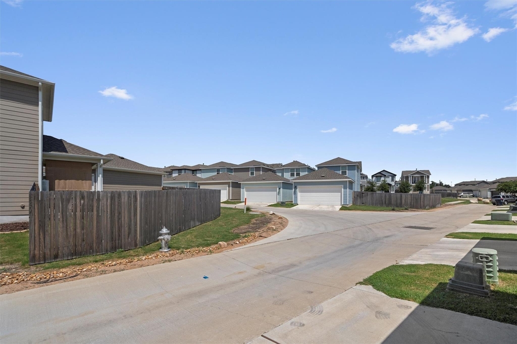1805 Artesian Springs Xing - Photo 30