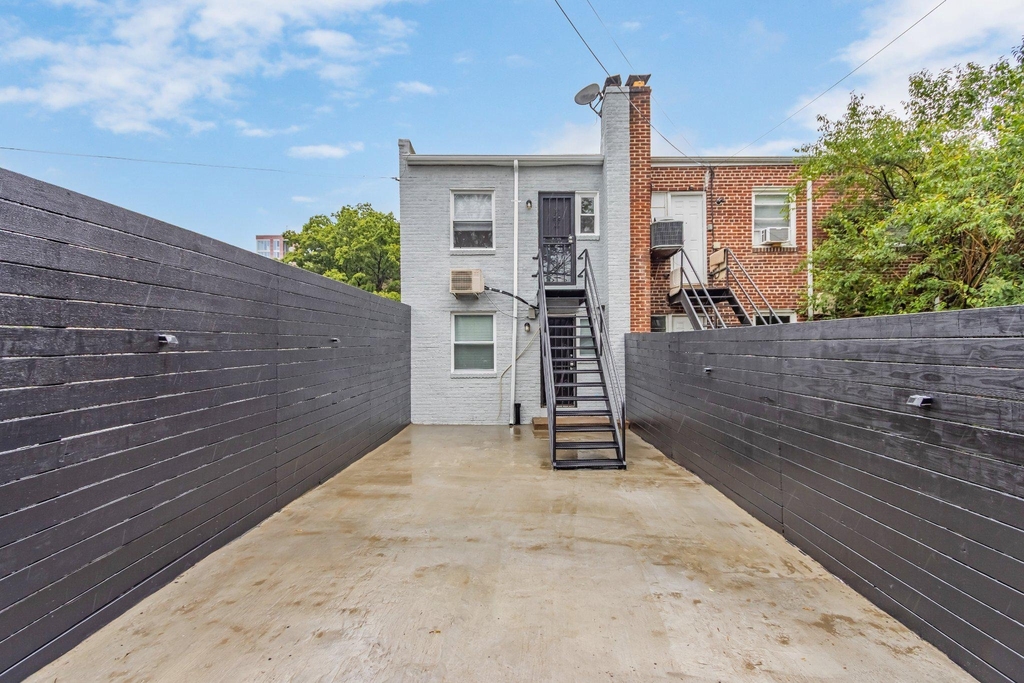 1721 Gales Place Ne - Photo 14