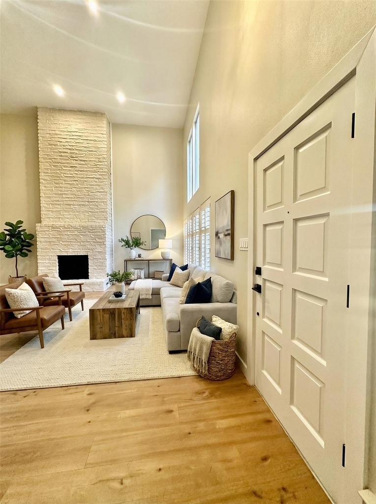 8111 Middle Ct - Photo 3