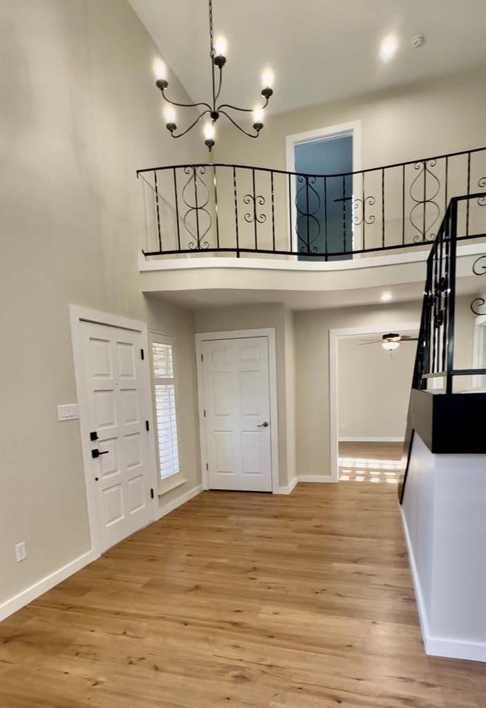 8111 Middle Ct - Photo 2
