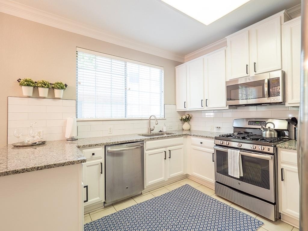 8518 Cahill Dr - Photo 10