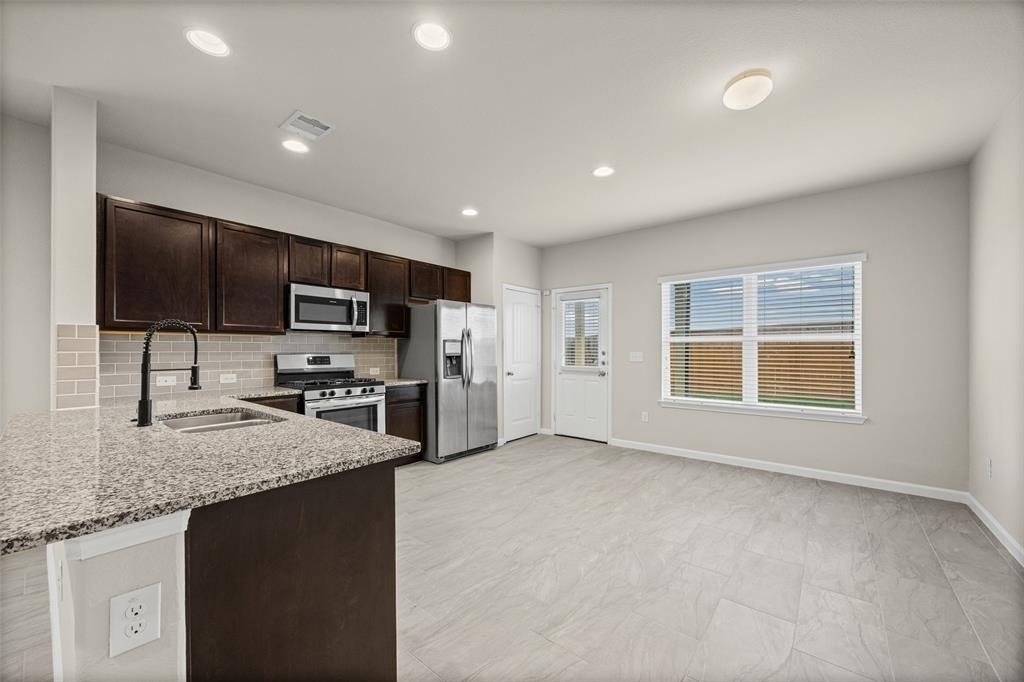 1121 La Conterra Blvd - Photo 4