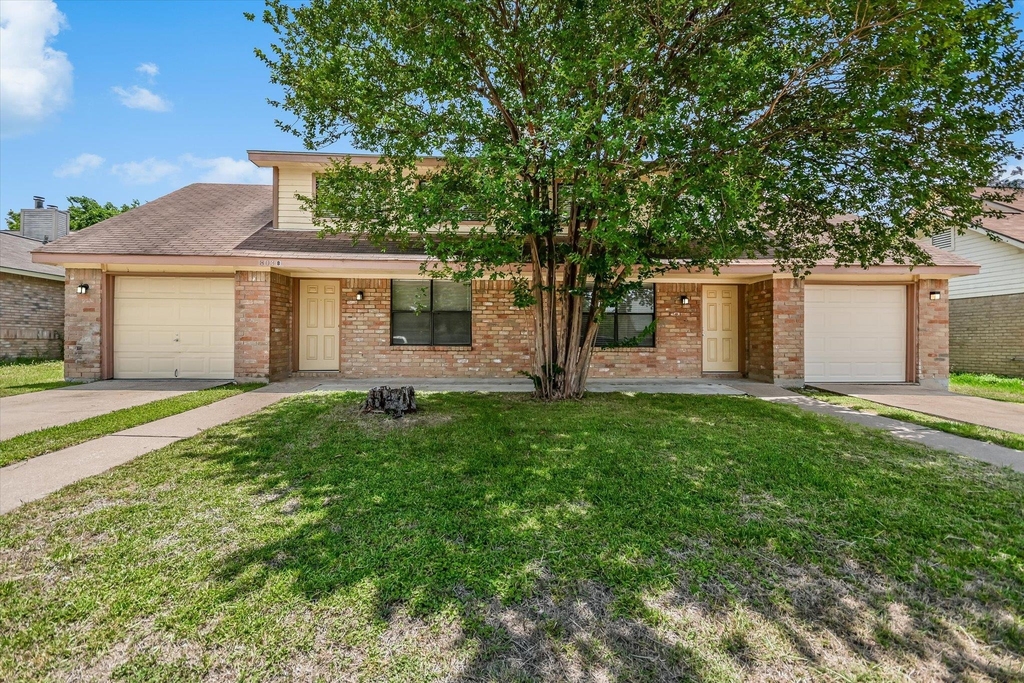 803 Valley View Dr - Photo 0