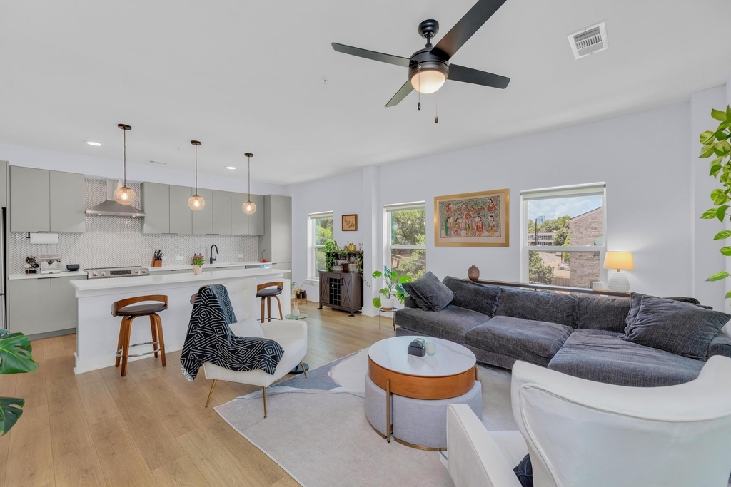 2500 Longview St - Photo 3