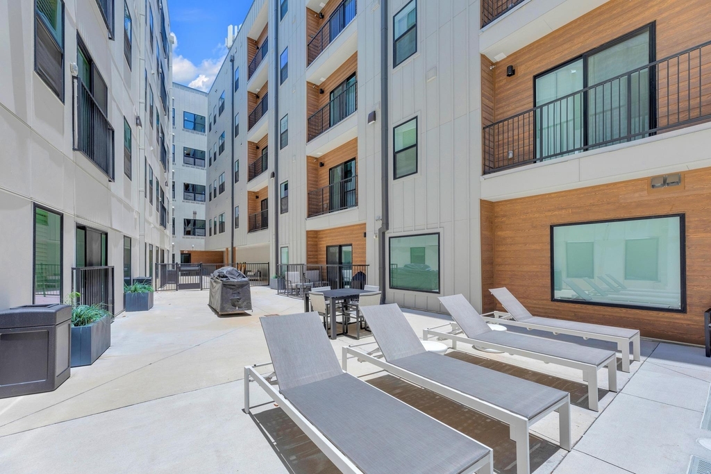 2500 Longview St - Photo 32