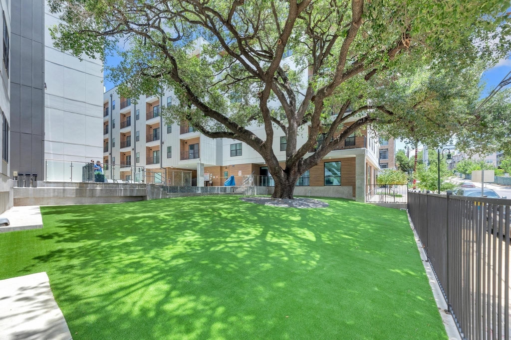 2500 Longview St - Photo 34