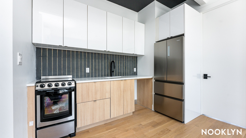 987 Bedford Ave - Photo 5