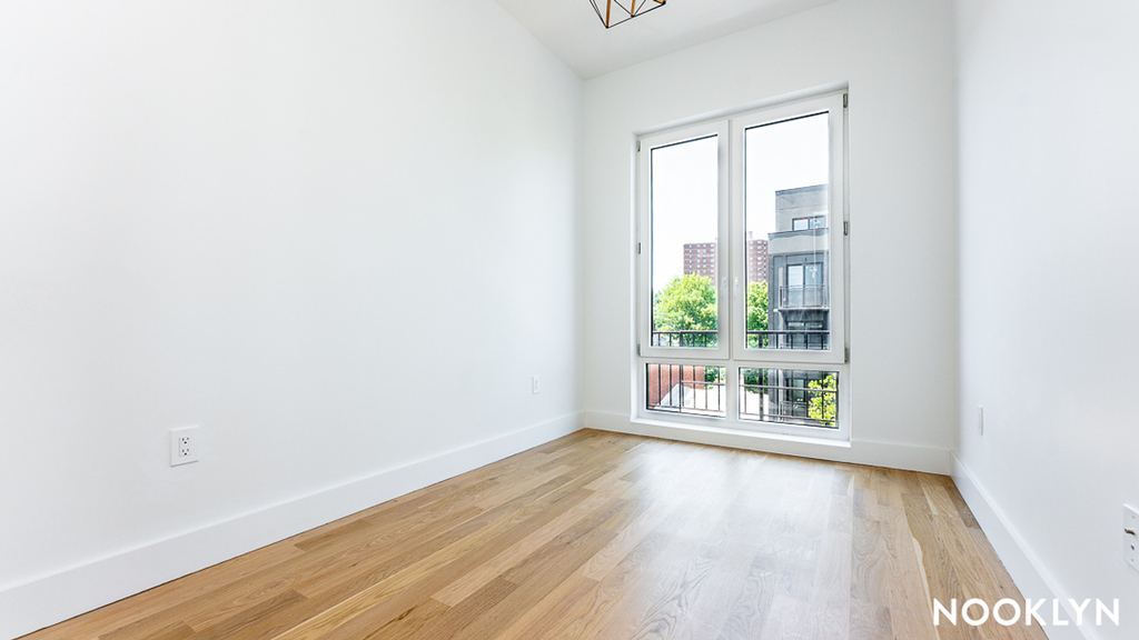 987 Bedford Ave - Photo 6