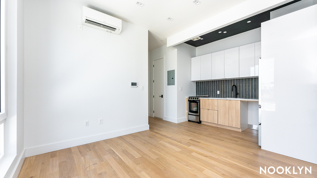 987 Bedford Ave - Photo 3