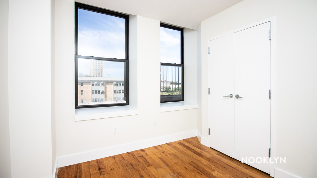 490 Kosciuszko St - Photo 6