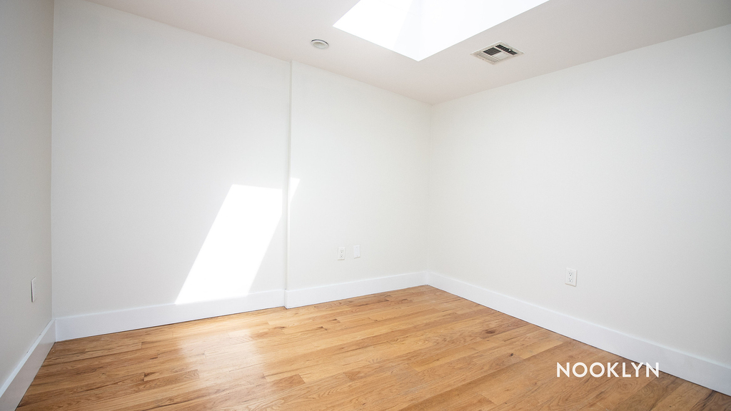 490 Kosciuszko St - Photo 9