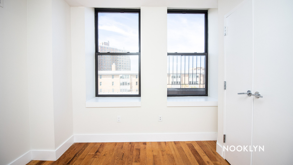 490 Kosciuszko St - Photo 3