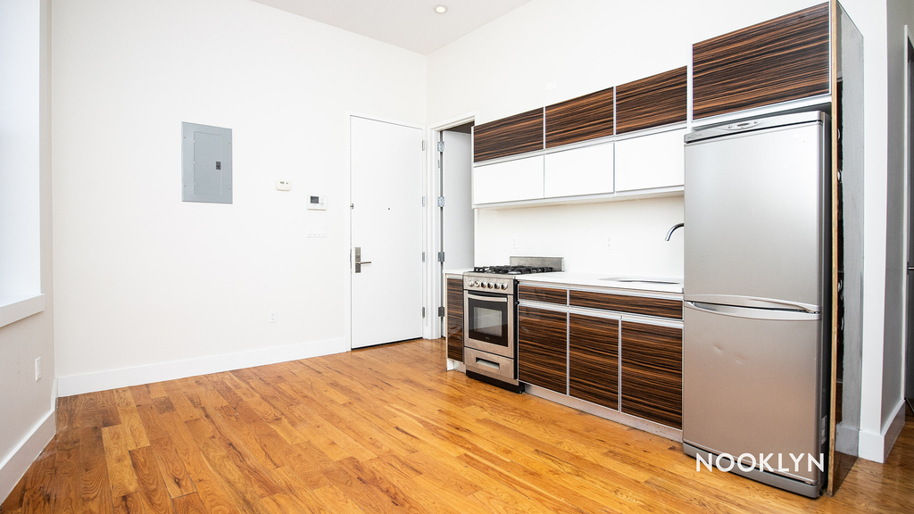 490 Kosciuszko St - Photo 8