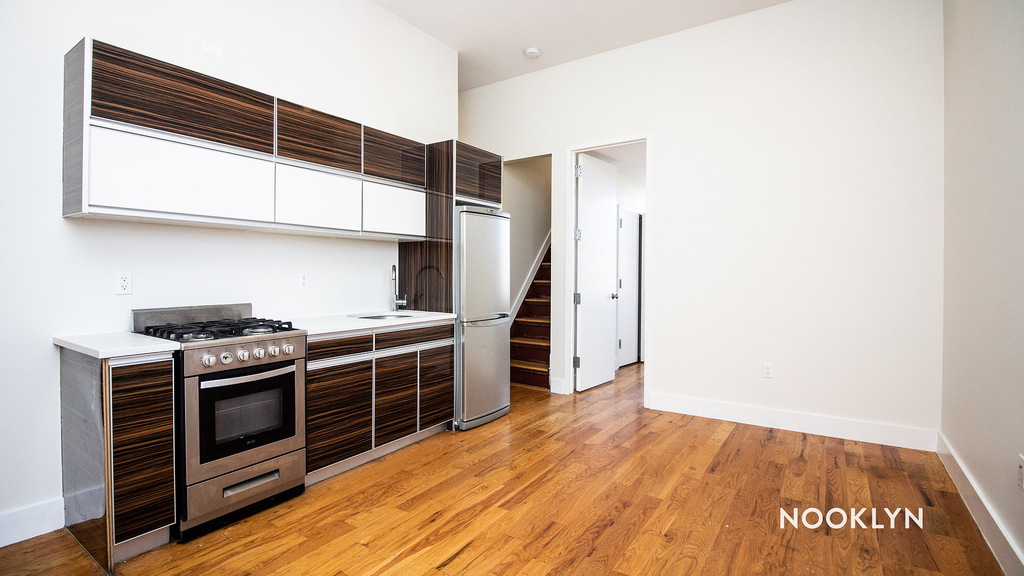 490 Kosciuszko St - Photo 12