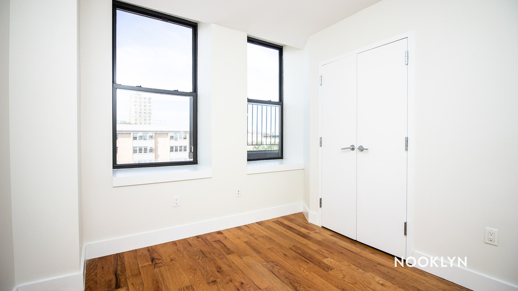 490 Kosciuszko St - Photo 2