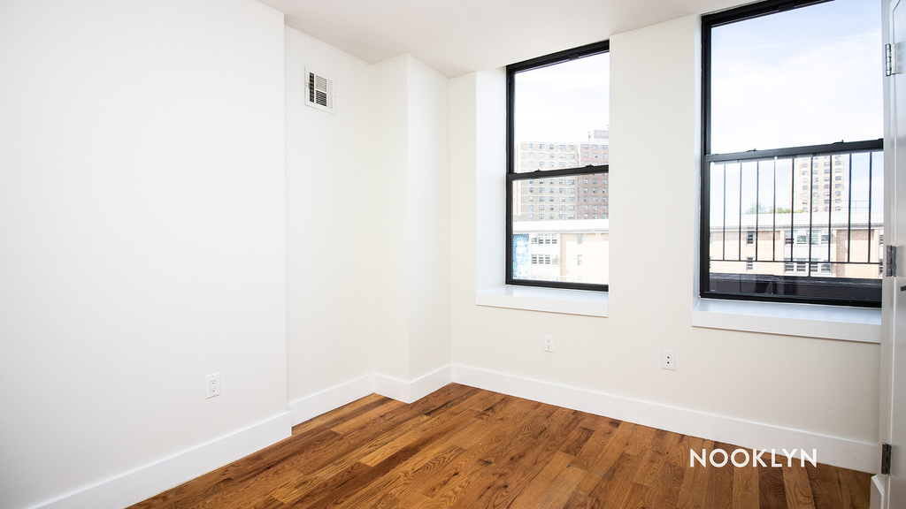 490 Kosciuszko St - Photo 4