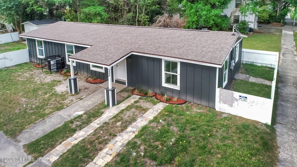 1422 Stafford Street - Photo 1