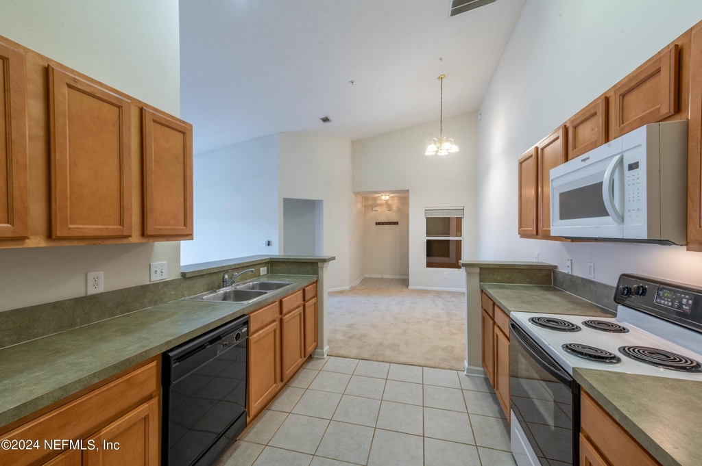 9505 Armelle Way - Photo 11