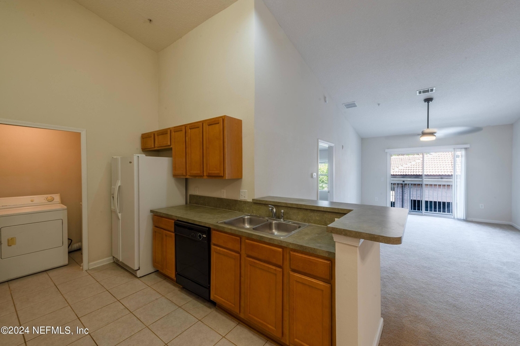 9505 Armelle Way - Photo 10