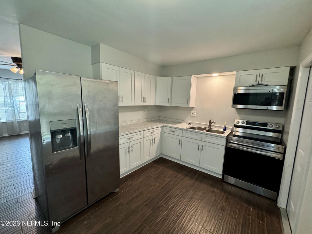 707 Rainer Road - Photo 3