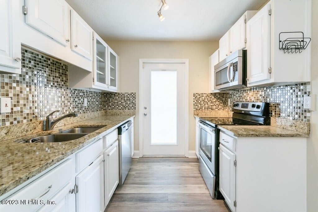 1155 19th Street N - Photo 4