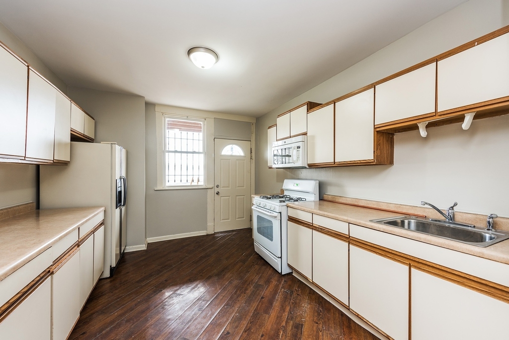 4244 W Wrightwood Avenue - Photo 2
